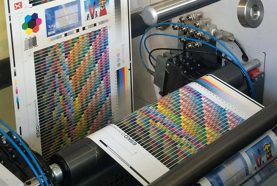 Tabella di caratterizzazione colore su macchina da stampa